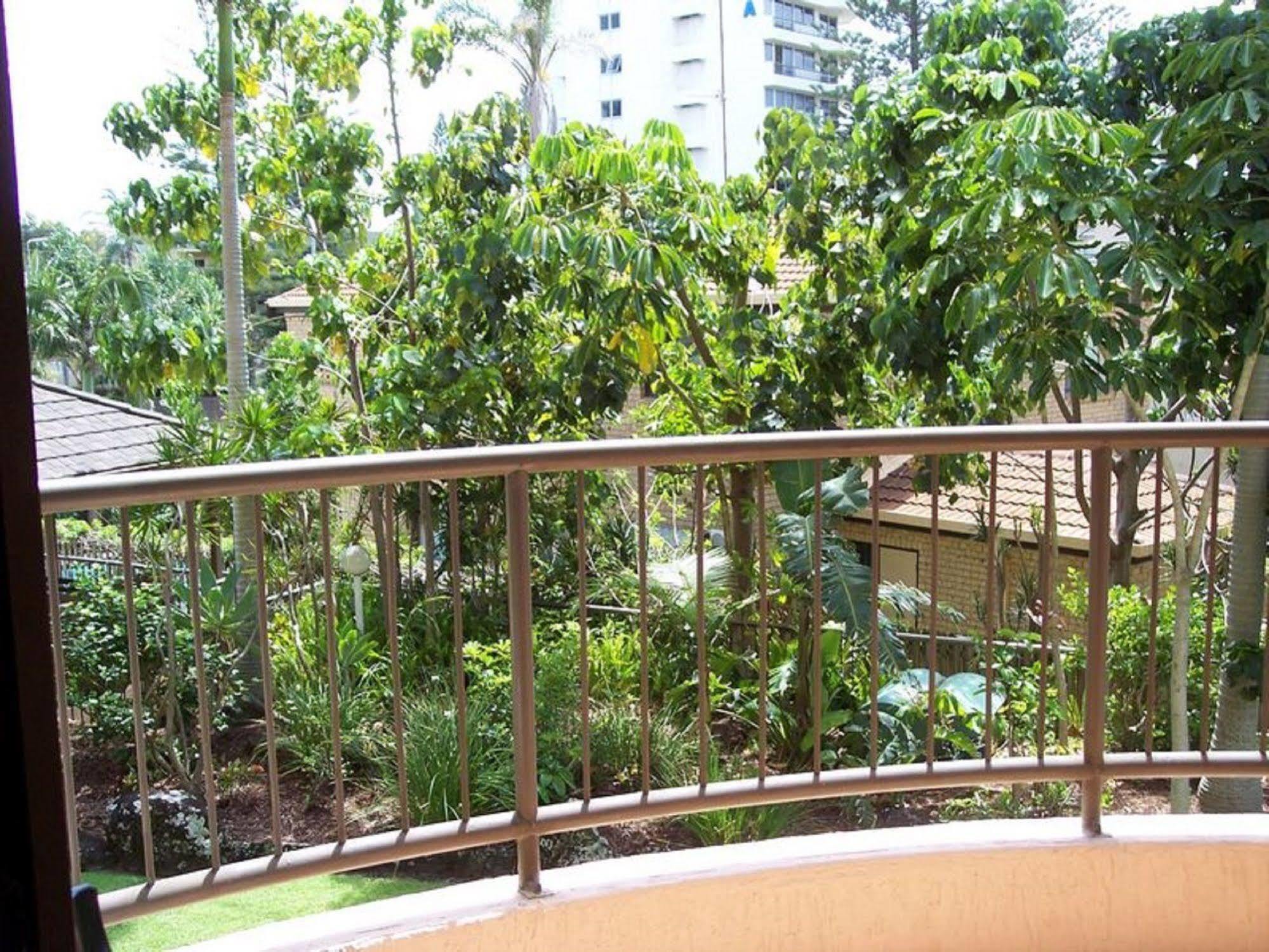 Warringa Surf Holiday Apartments Gold Coast Exterior photo